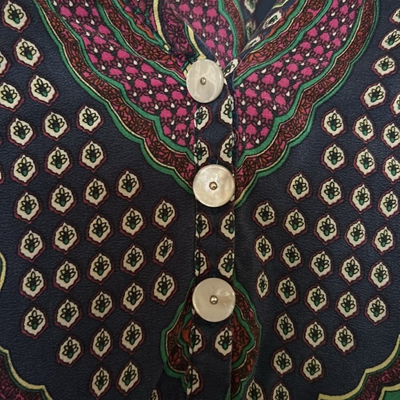 Women’s Ya Da colorful and fun lightweight 100% silk blouse. - Picture 5 of 8